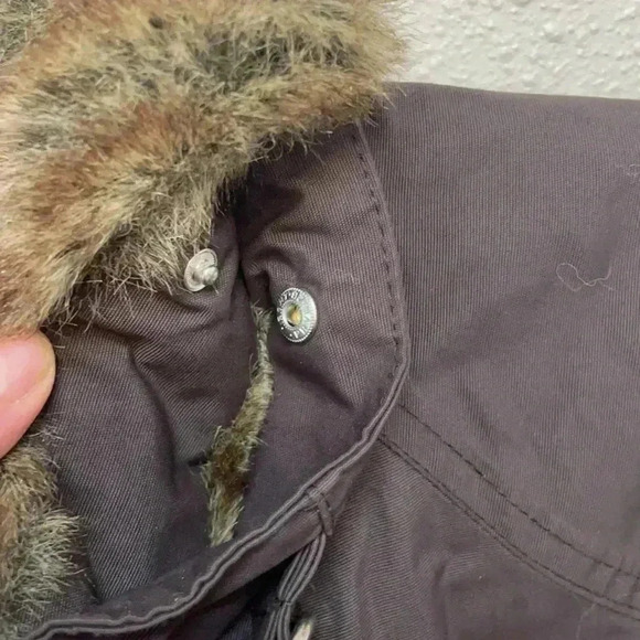 LANDS’ END Women’s Lined Coat w/ Fur Collar - Picture 6 of 12